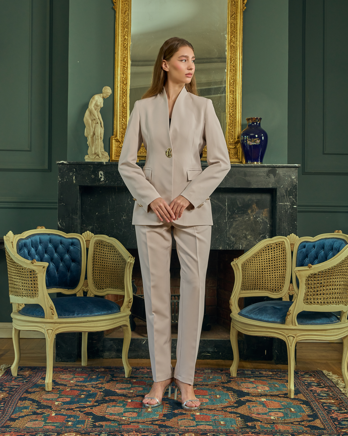 Sleek Mandarin-Style Collar Tailored Suit Set