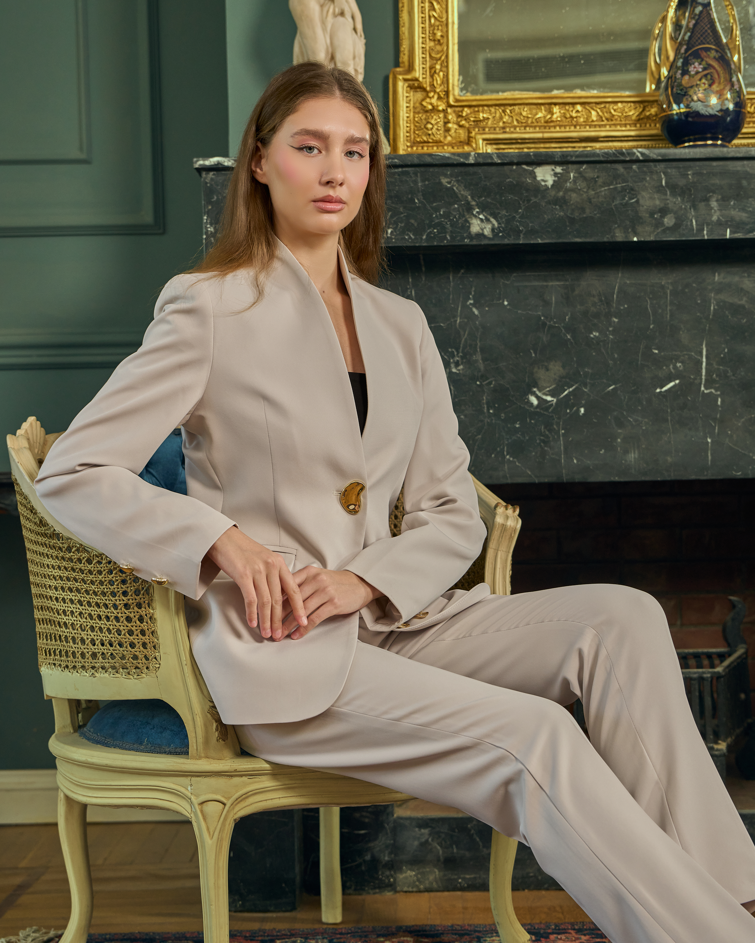 Sleek Mandarin-Style Collar Tailored Suit Set